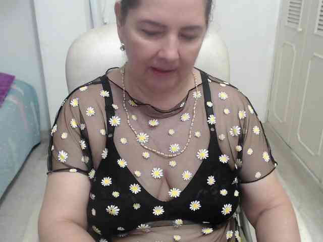 leonela-68 webcam