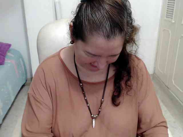 leonela-68 webcam