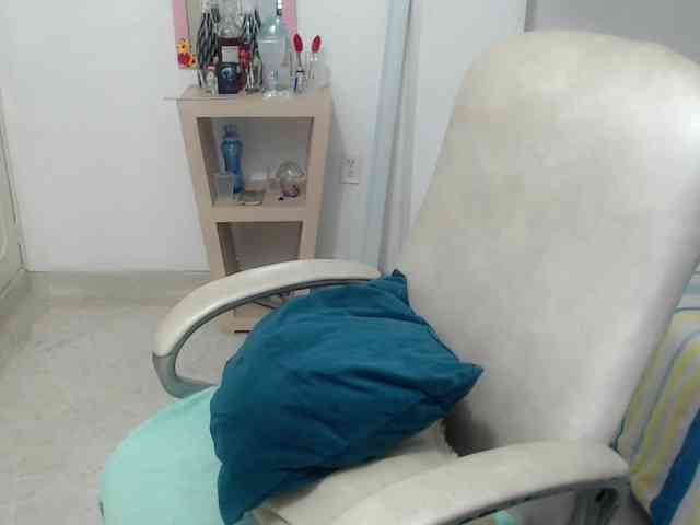 leonela-68 webcam