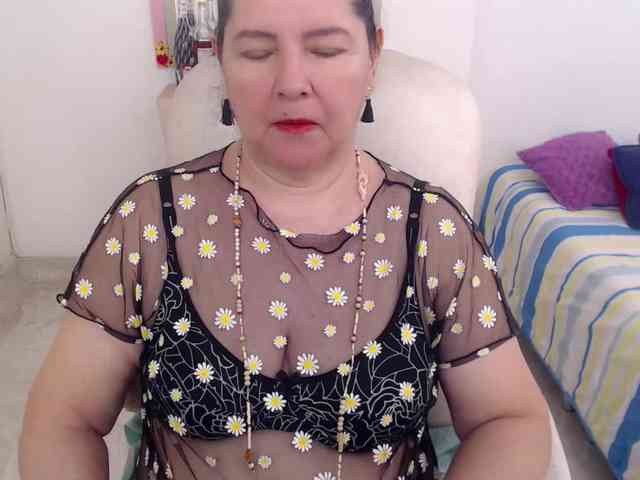 leonela-68 webcam