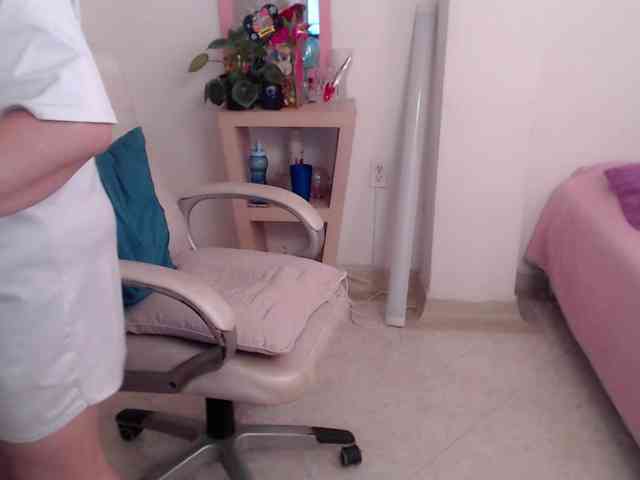 leonela-68 webcam