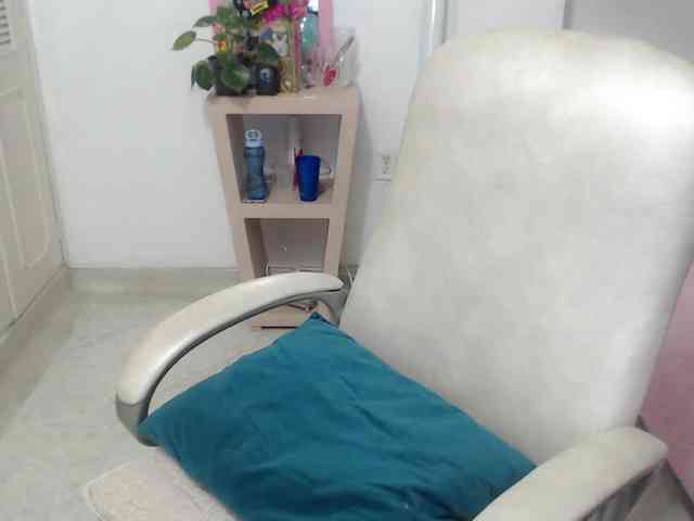 leonela-68 webcam