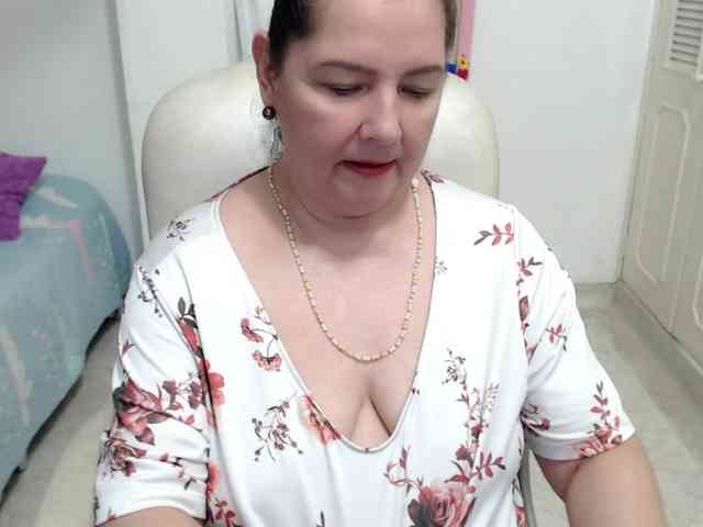 leonela-68 webcam