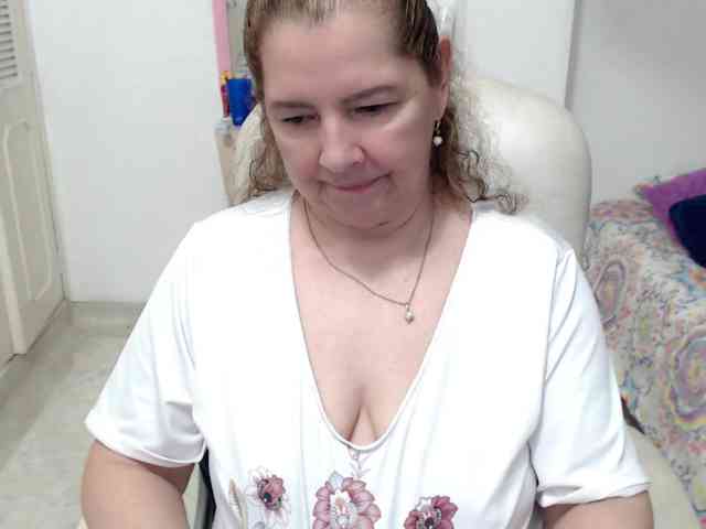 leonela-68 webcam