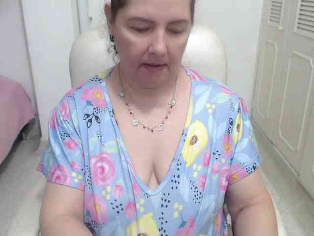 leonela-68 webcam