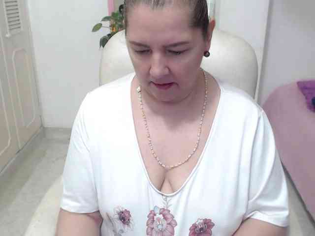 leonela-68 webcam