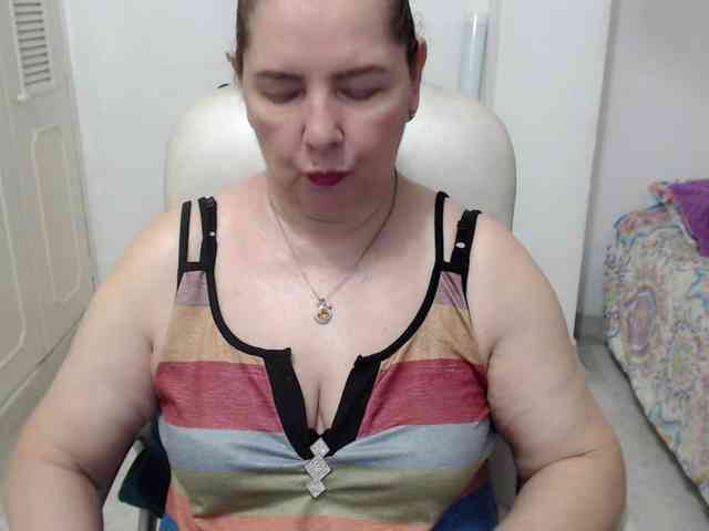 leonela-68 webcam