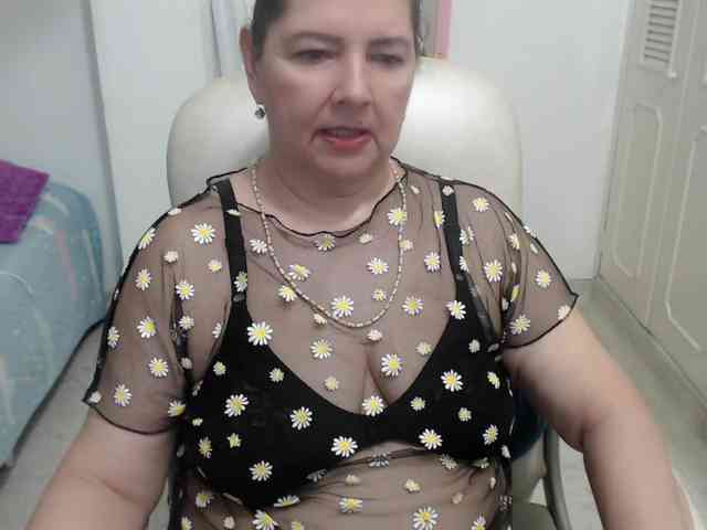 leonela-68 webcam