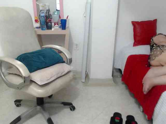 leonela-68 webcam