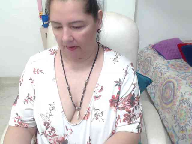 leonela-68 webcam