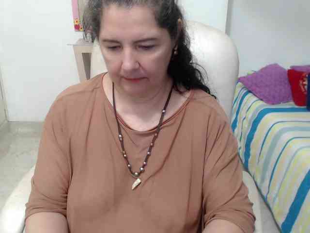leonela-68 webcam