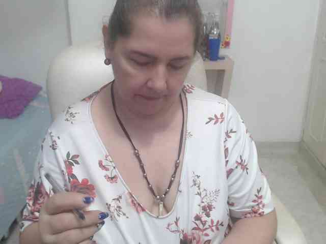 leonela-68 webcam