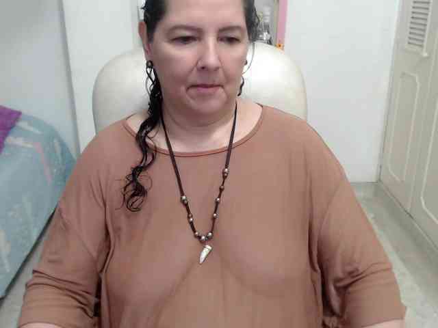 leonela-68 webcam