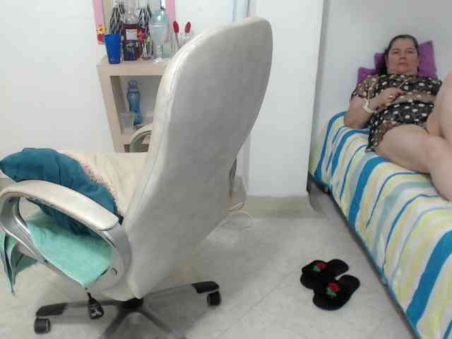 leonela-68 webcam