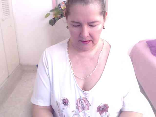 leonela-68 webcam