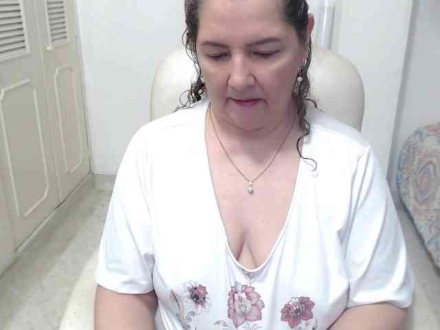 leonela-68 webcam