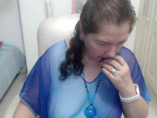 leonela-68 webcam