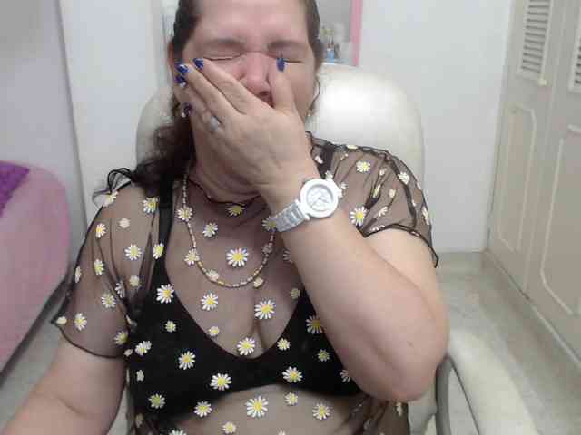 leonela-68 webcam