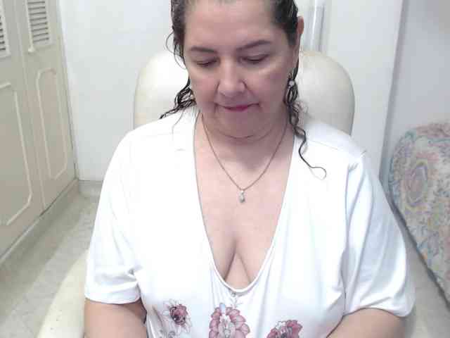 leonela-68 webcam