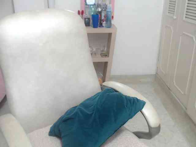 leonela-68 webcam
