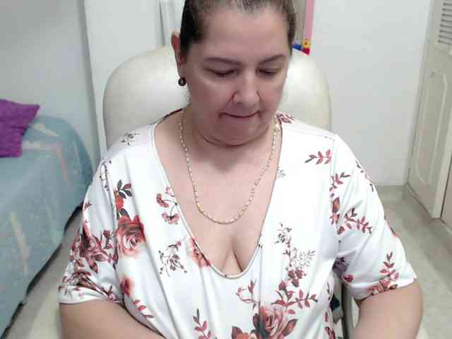 leonela-68 webcam
