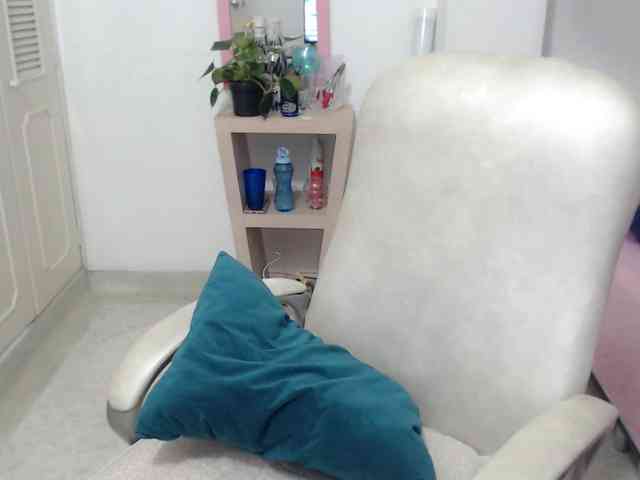 leonela-68 webcam