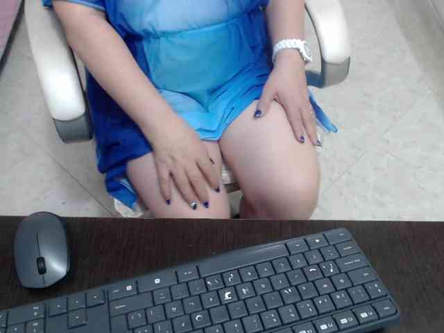 leonela-68 webcam