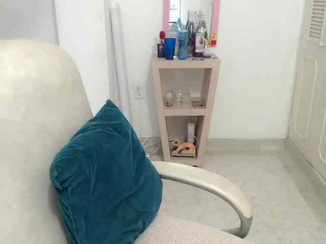 leonela-68 webcam