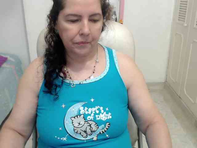 leonela-68 webcam