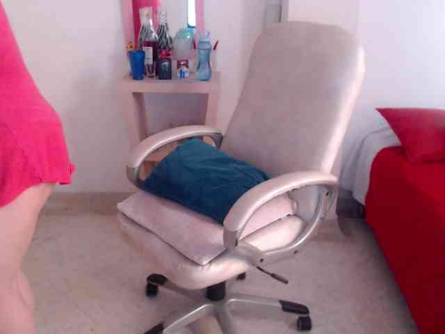 leonela-68 webcam