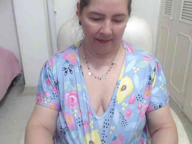 leonela-68 webcam