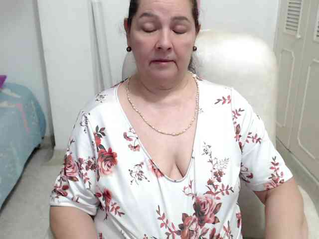 leonela-68 webcam