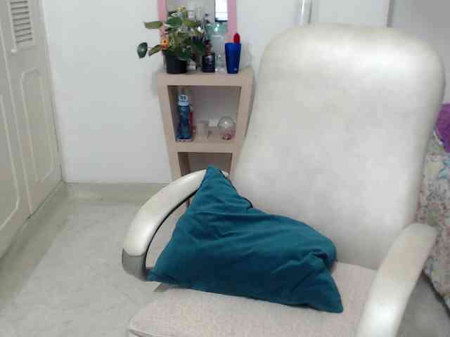 leonela-68 webcam