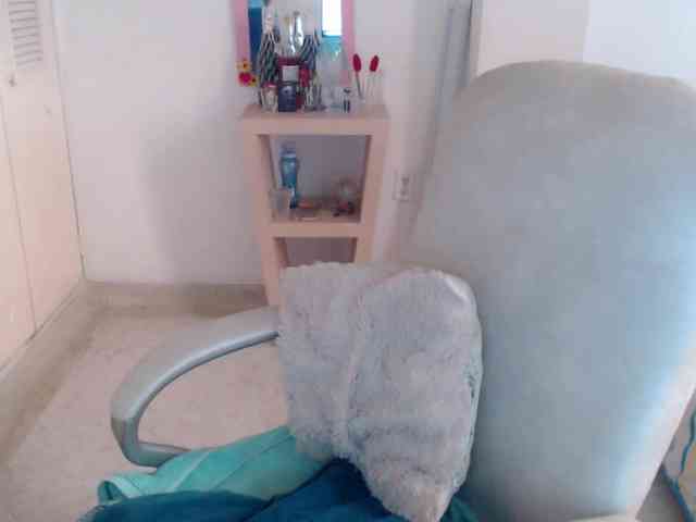 leonela-68 webcam