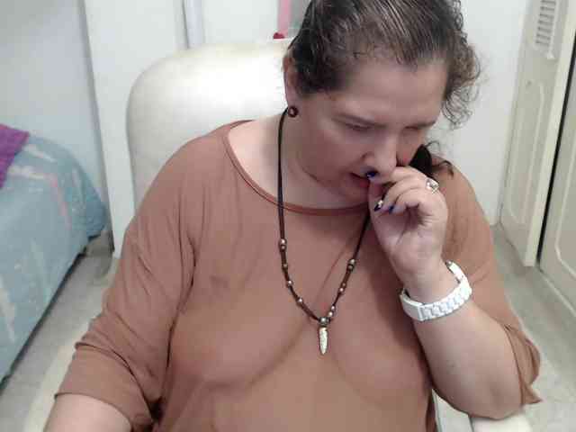 leonela-68 webcam