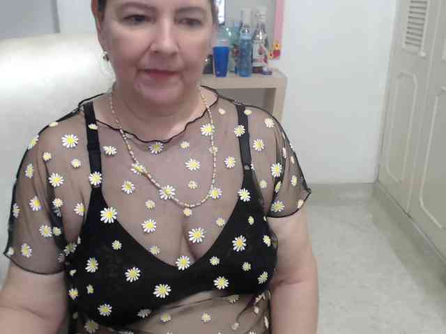 leonela-68 webcam