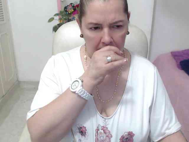 leonela-68 webcam