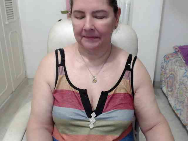 leonela-68 webcam