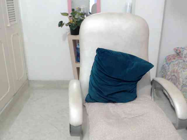 leonela-68 webcam