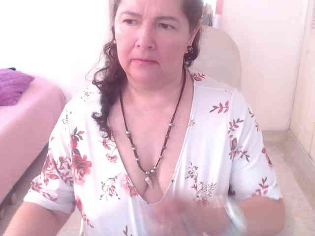 leonela-68 webcam
