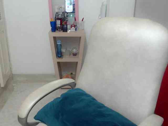 leonela-68 webcam