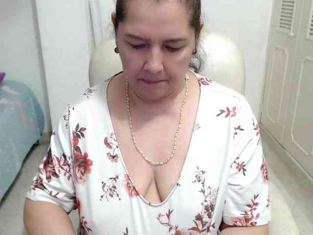 leonela-68 webcam