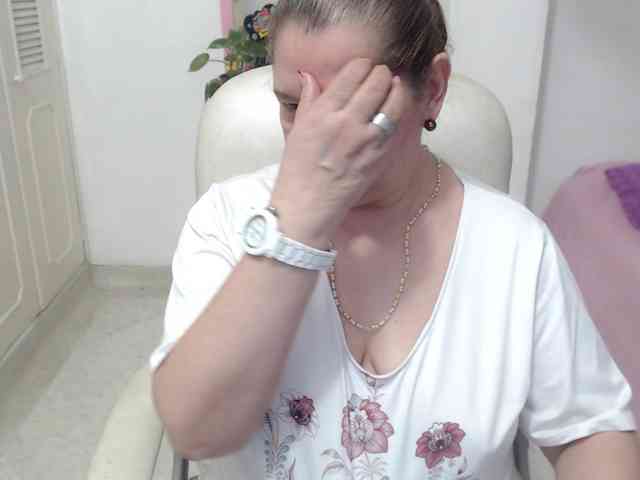 leonela-68 webcam