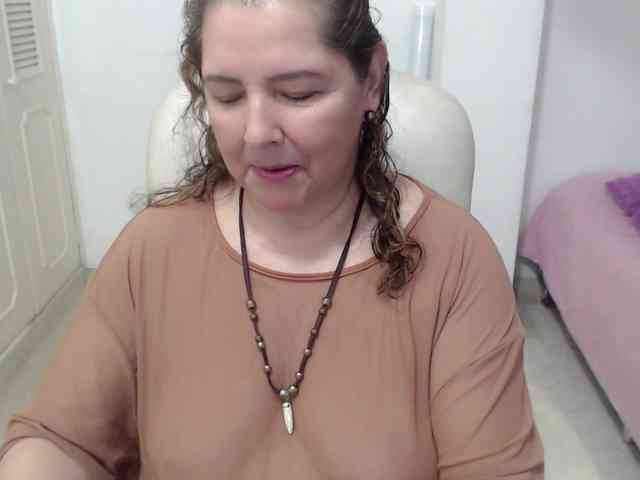 leonela-68 webcam