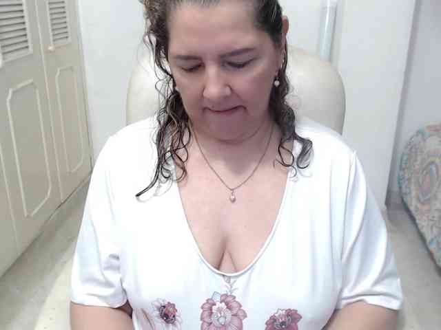 leonela-68 webcam
