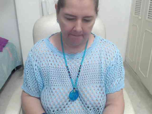 leonela-68 webcam