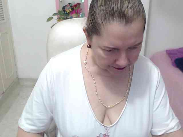 leonela-68 webcam
