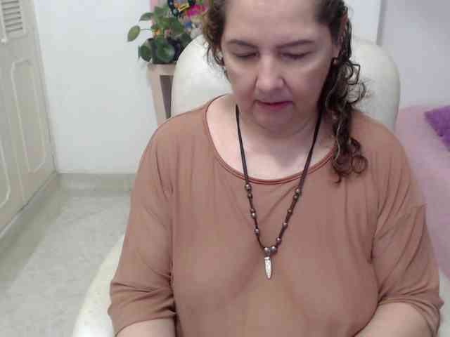 leonela-68 webcam
