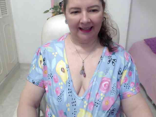 leonela-68 webcam