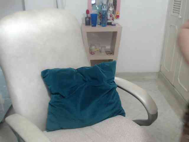 leonela-68 webcam